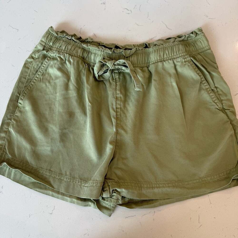 C&C California Olive Green 100% Lyocell Paperbag Waist Shorts Size M
